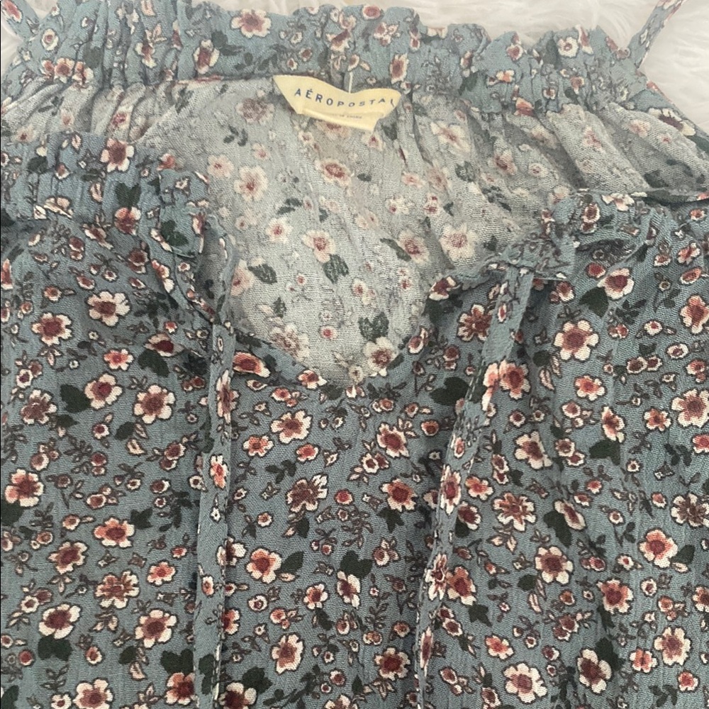 Aeropostale Floral Cutout Shoulder Top - Picture 6 of 8